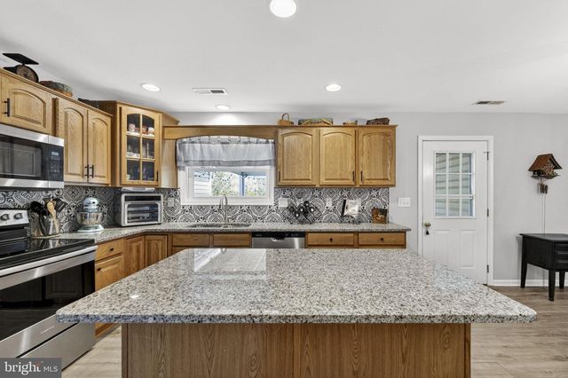 173 BALTUSROL DR, Charles Town, WV 25414