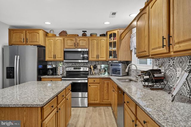 173 BALTUSROL DR, Charles Town, WV 25414