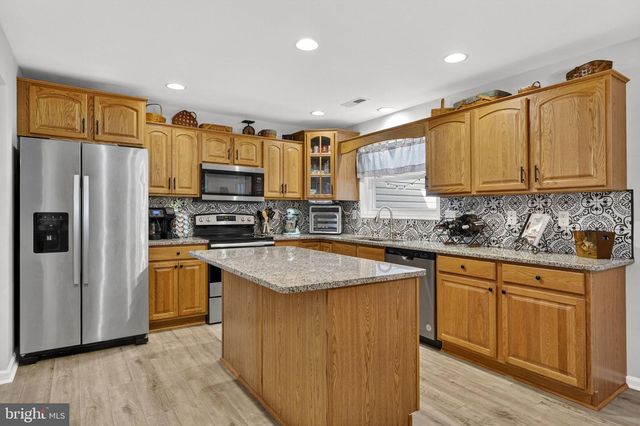 173 BALTUSROL DR, Charles Town, WV 25414