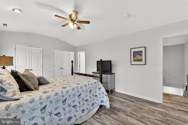 173 BALTUSROL DR, Charles Town, WV 25414