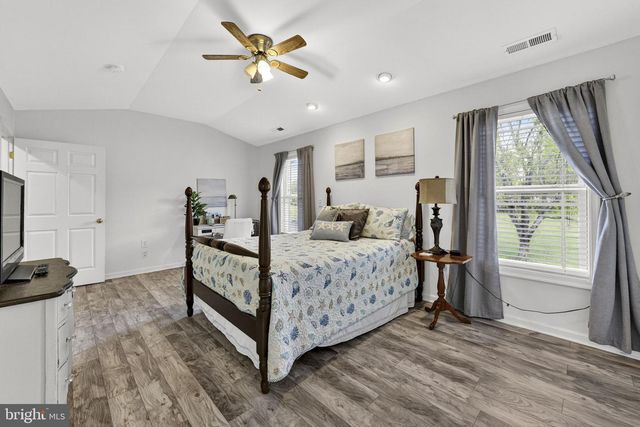 173 BALTUSROL DR, Charles Town, WV 25414