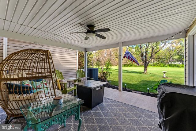 173 BALTUSROL DR, Charles Town, WV 25414
