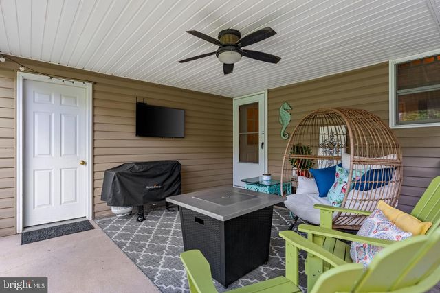 173 BALTUSROL DR, Charles Town, WV 25414