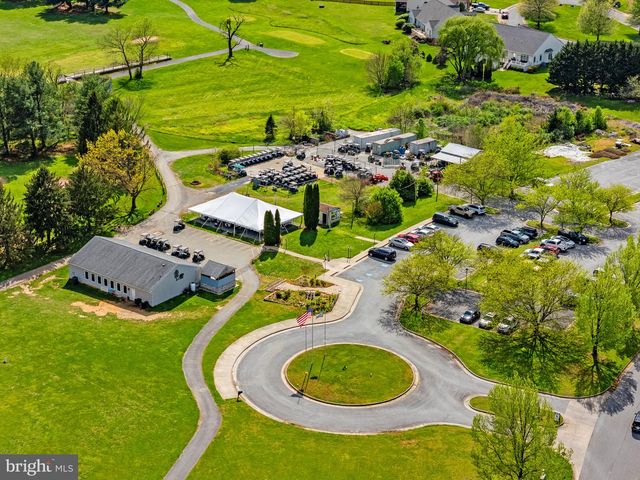 173 BALTUSROL DR, Charles Town, WV 25414