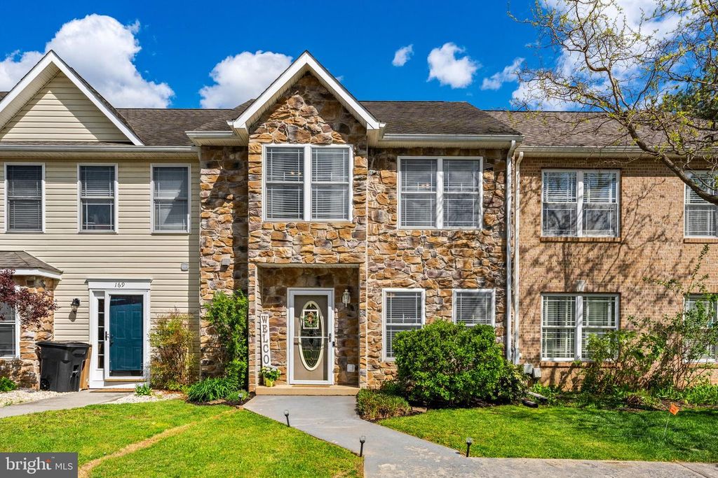 173 BALTUSROL DR, Charles Town, WV 25414