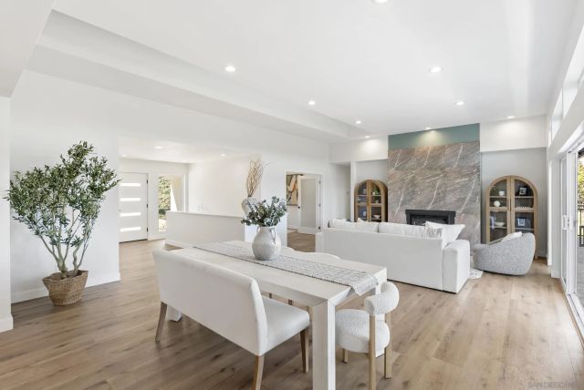 7875 Bellakaren Pl, La Jolla, CA 92037