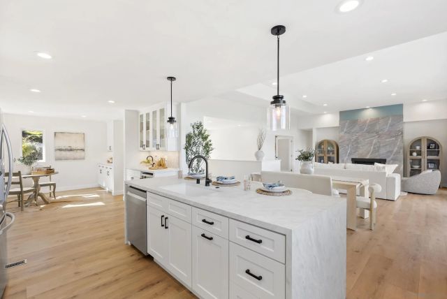 7875 Bellakaren Pl, La Jolla, CA 92037