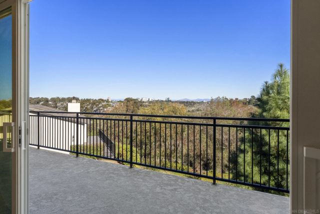 7875 Bellakaren Pl, La Jolla, CA 92037