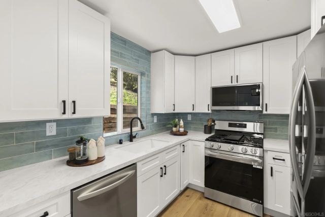 7875 Bellakaren Pl, La Jolla, CA 92037