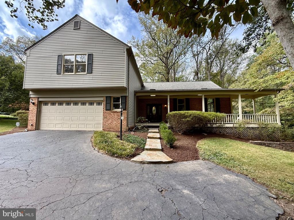 12210 ROWAN TREE DR, Fairfax, VA 22030