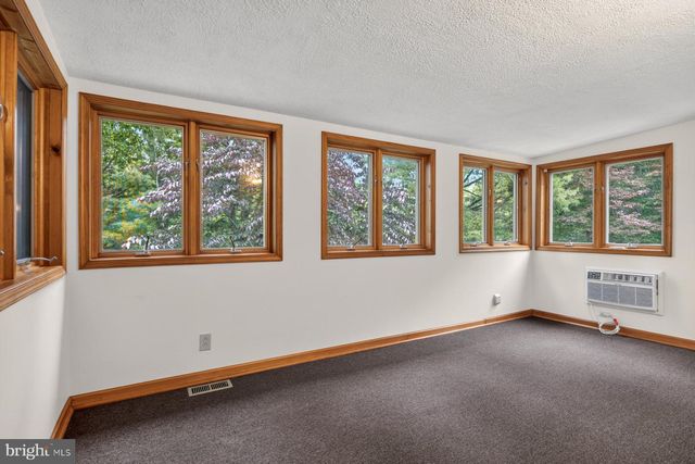 6408 HICKORY LN, Sykesville, MD 21784