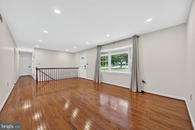 6408 HICKORY LN, Sykesville, MD 21784