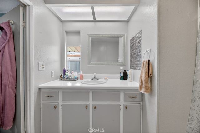 725 W THORNTON Avenue 136, Hemet, CA 92543