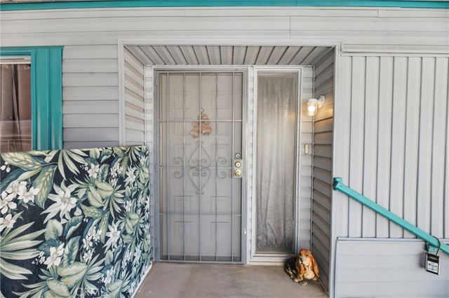 725 W THORNTON Avenue 136, Hemet, CA 92543