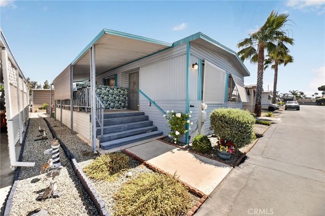 725 W THORNTON Avenue 136, Hemet, CA 92543