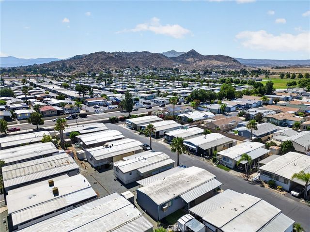 725 W THORNTON Avenue 136, Hemet, CA 92543