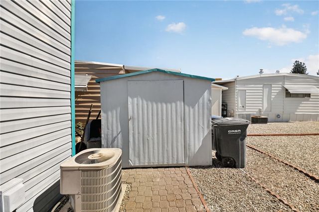 725 W THORNTON Avenue 136, Hemet, CA 92543