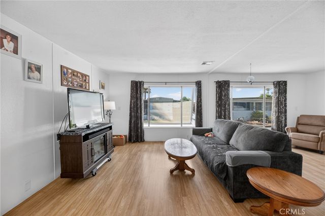 725 W THORNTON Avenue 136, Hemet, CA 92543
