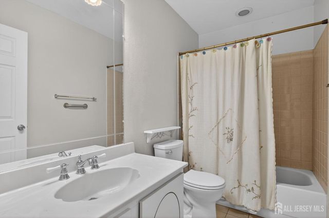 484 Fairton Drive B, Monroe, NJ 08831