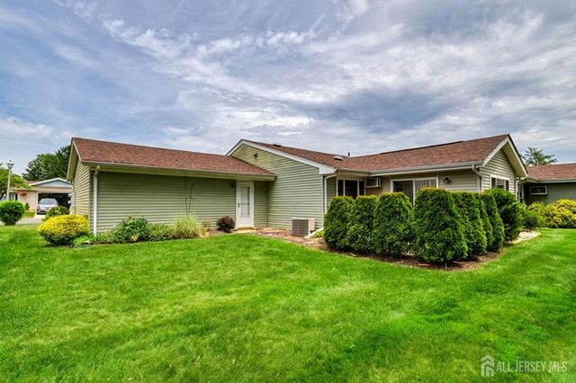 484 Fairton Drive B, Monroe, NJ 08831