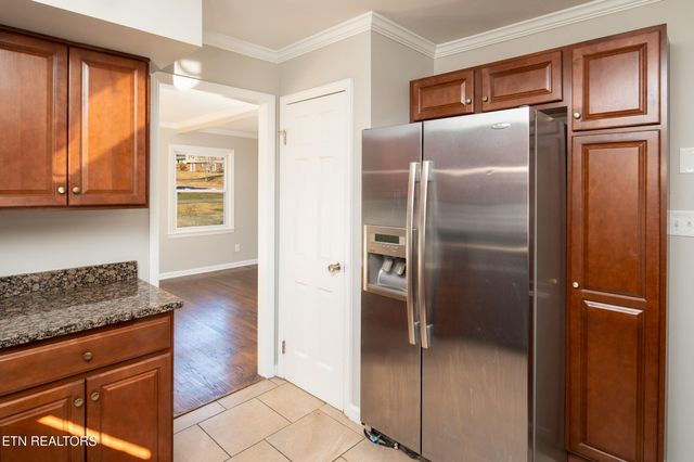 107 Nebraska Ave, Oak Ridge, TN 37830