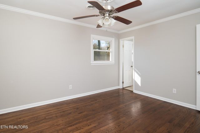 107 Nebraska Ave, Oak Ridge, TN 37830