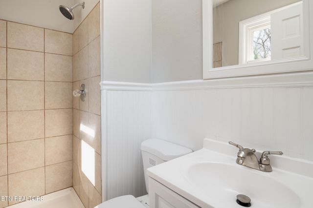 107 Nebraska Ave, Oak Ridge, TN 37830