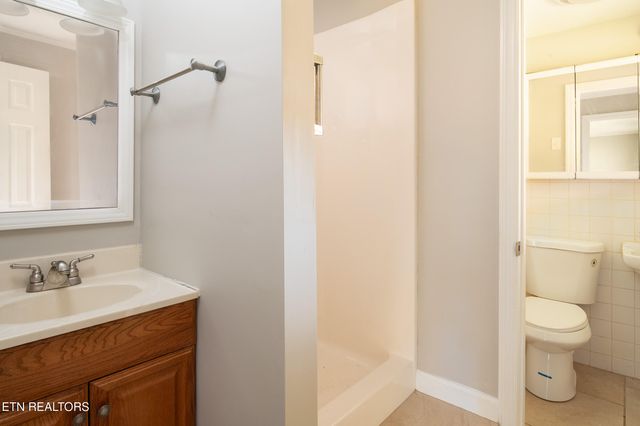 107 Nebraska Ave, Oak Ridge, TN 37830