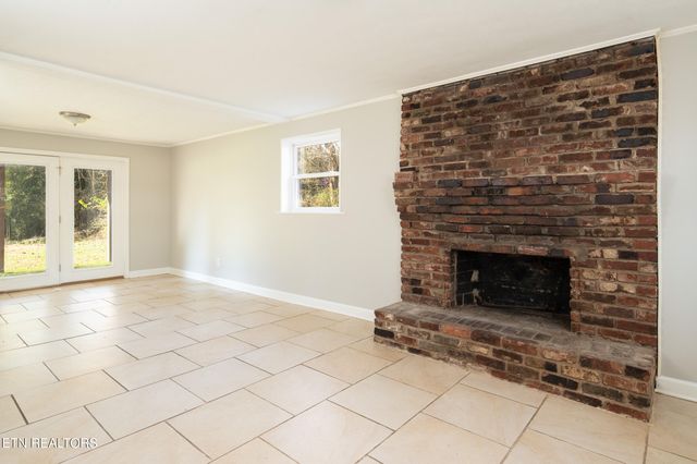 107 Nebraska Ave, Oak Ridge, TN 37830