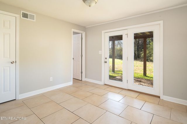 107 Nebraska Ave, Oak Ridge, TN 37830