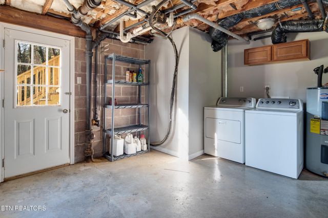 107 Nebraska Ave, Oak Ridge, TN 37830