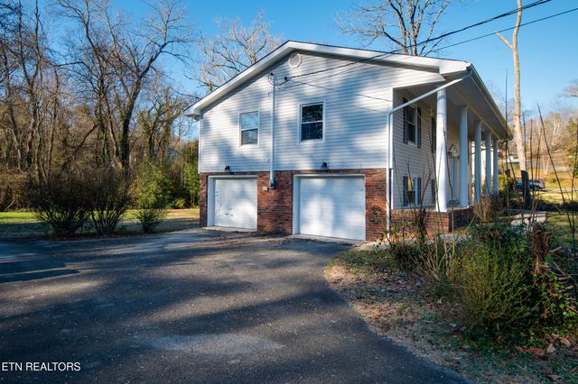 107 Nebraska Ave, Oak Ridge, TN 37830