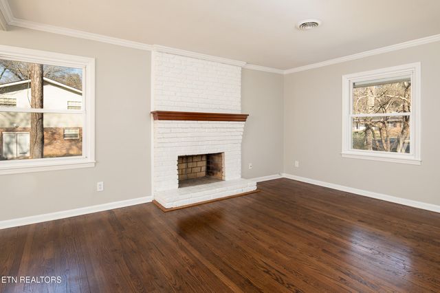 107 Nebraska Ave, Oak Ridge, TN 37830