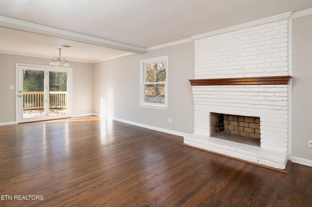 107 Nebraska Ave, Oak Ridge, TN 37830