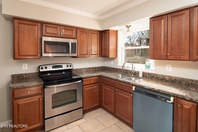 107 Nebraska Ave, Oak Ridge, TN 37830