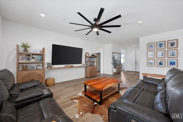 15015 Wayne Lee Court, Bakersfield, CA 93314