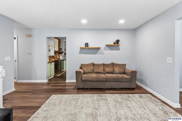 11017 Y Street, Omaha, NE 68137