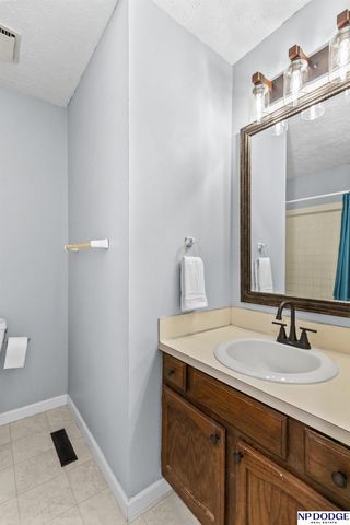 11017 Y Street, Omaha, NE 68137