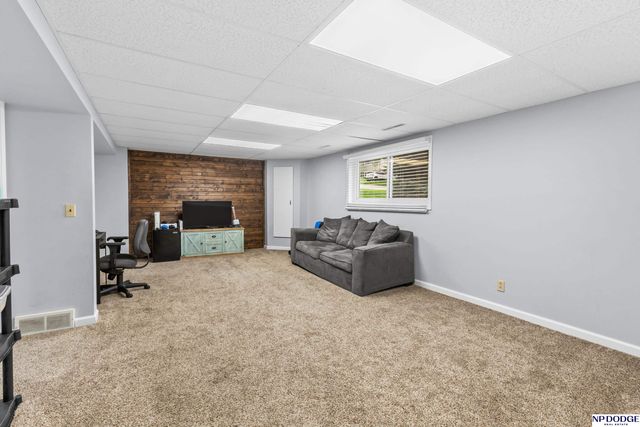 11017 Y Street, Omaha, NE 68137