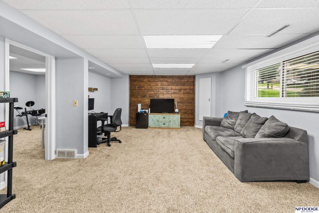 11017 Y Street, Omaha, NE 68137