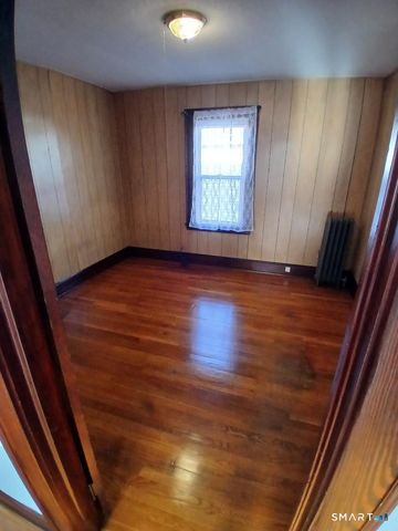 652 High Street 2, Middletown, CT 06457