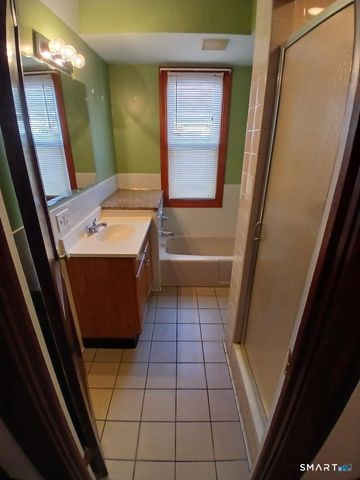 652 High Street 2, Middletown, CT 06457