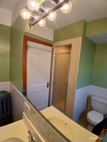 652 High Street 2, Middletown, CT 06457