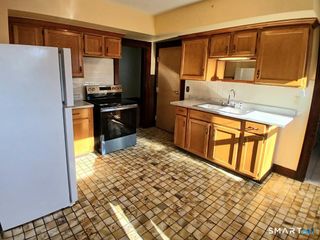 652 High Street 2, Middletown, CT 06457