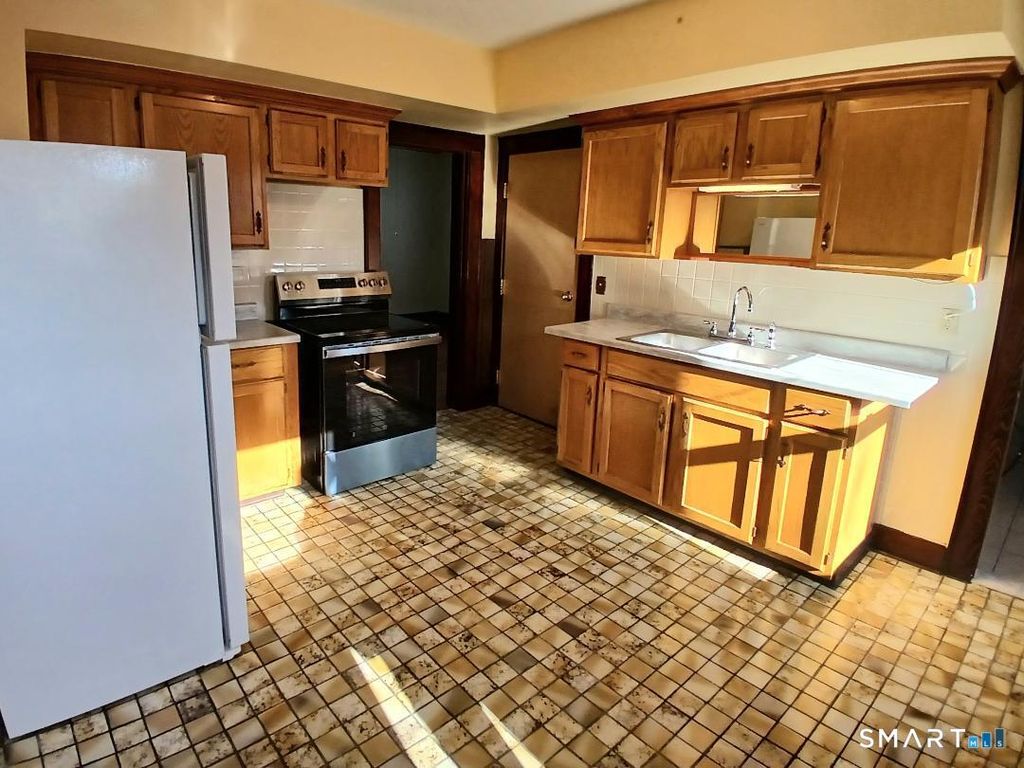 652 High Street 2, Middletown, CT 06457