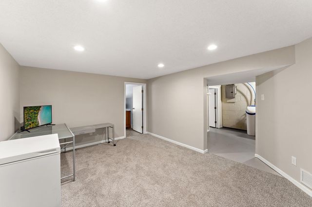 7077 Delaney Avenue, Inver Grove Heights, MN 55076