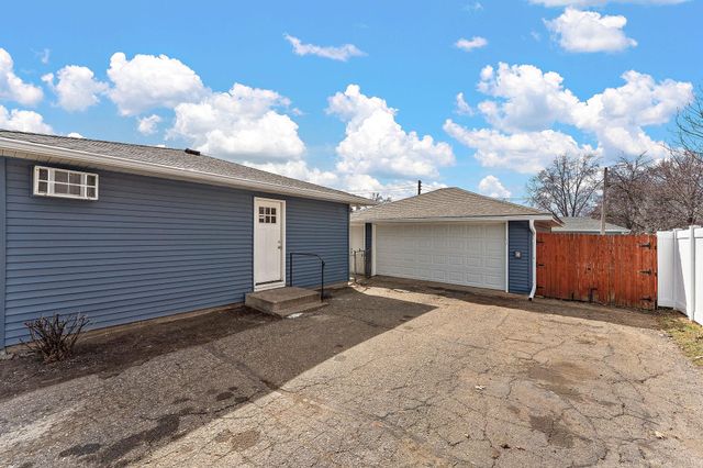 7077 Delaney Avenue, Inver Grove Heights, MN 55076