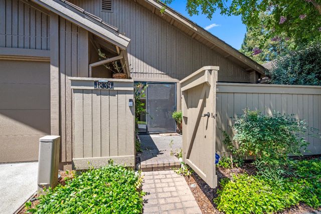 1839 Discovery Village Ln, Gold River, CA 95670