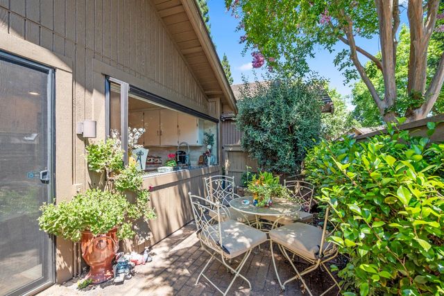 1839 Discovery Village Ln, Gold River, CA 95670