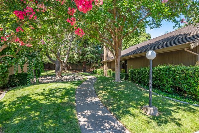 1839 Discovery Village Ln, Gold River, CA 95670